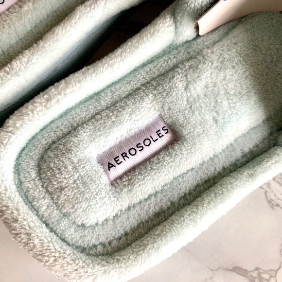 3/$45 ⭐️ AEROSOLES Ice Blue Velour Slippers SIZE X-Large (9.5-10.5) - Picture 2 of 8